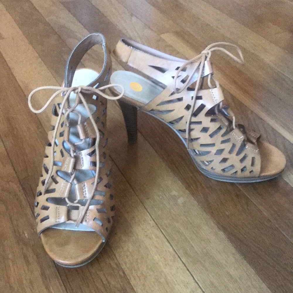 Adorable lace up tan heels